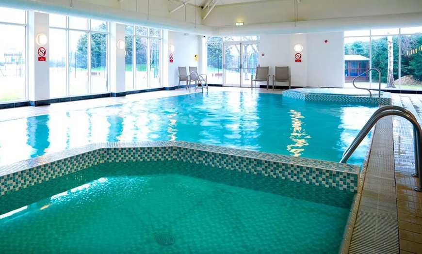 Image 1: 4* Gloucestershire: Superior Double, Double/Twin Room Stay w/Breakfast