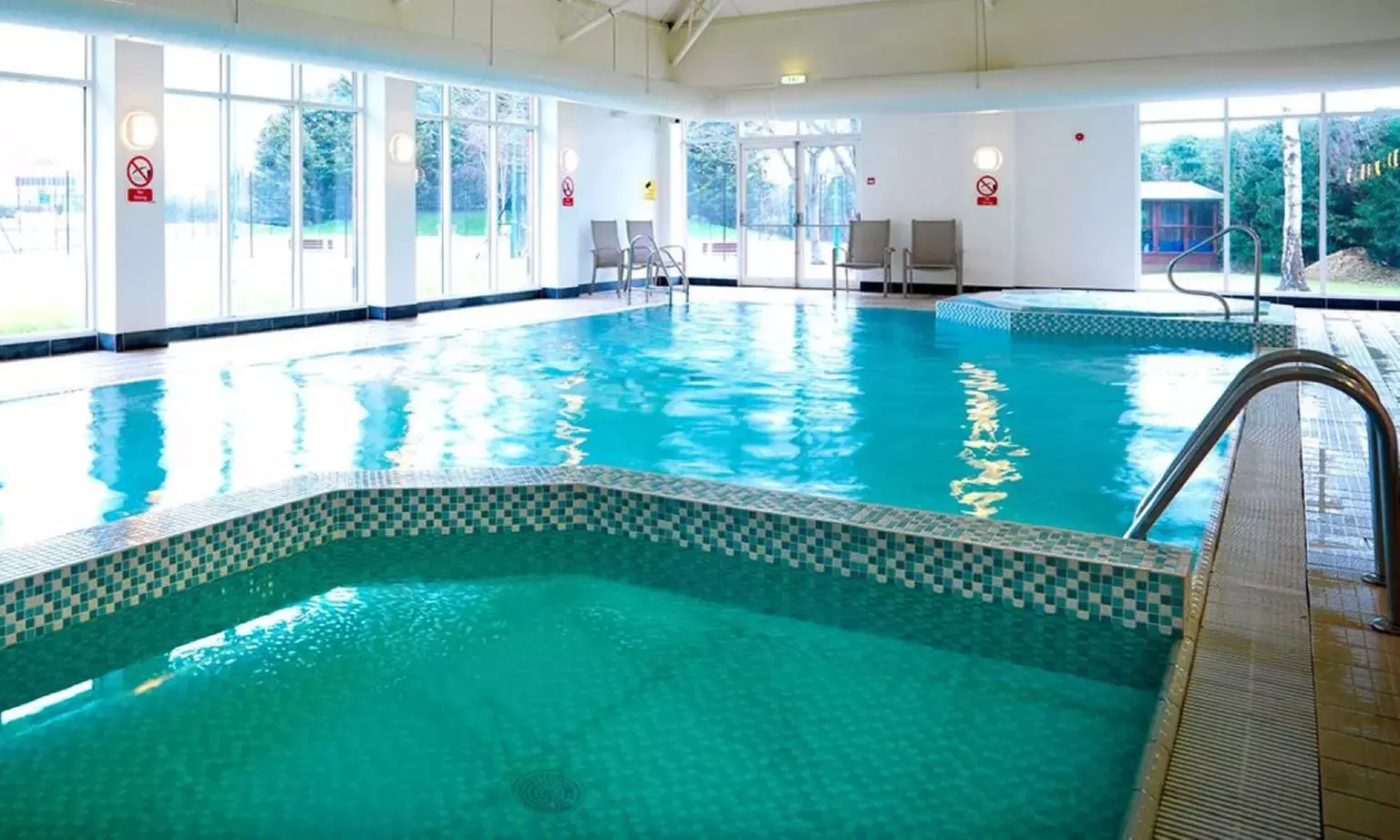 4* Gloucestershire: Superior Double, Double/Twin Room Stay w/Breakfast