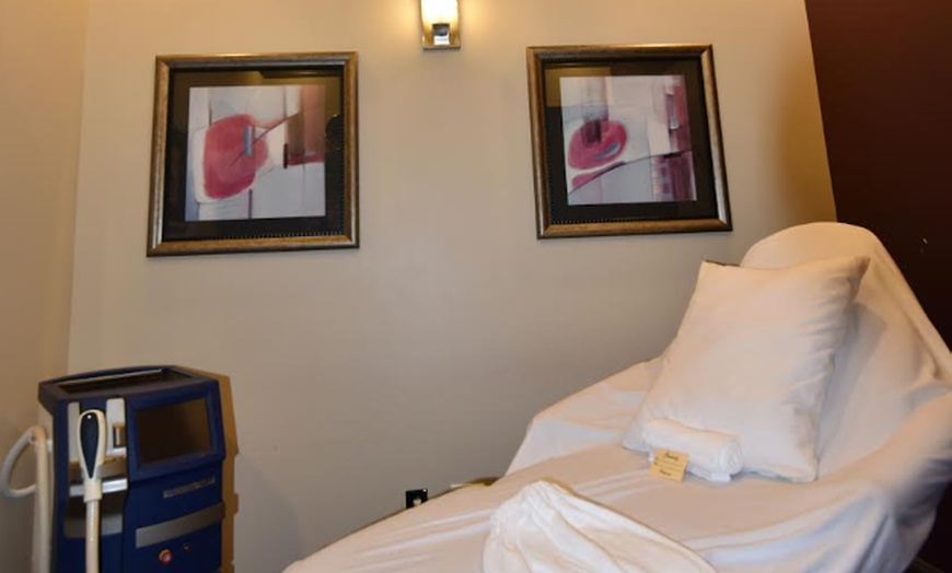 Image 3: Signature HydraFacial, Hand Massage, Red or Light Therapy, & More 