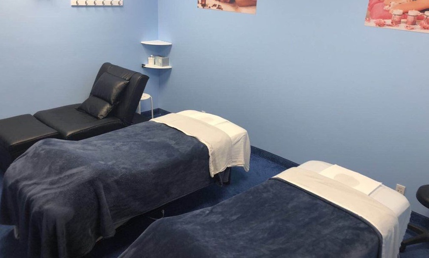 Image 2: 60-Min Deep Tissue or Relaxation Massage with Hot Stones