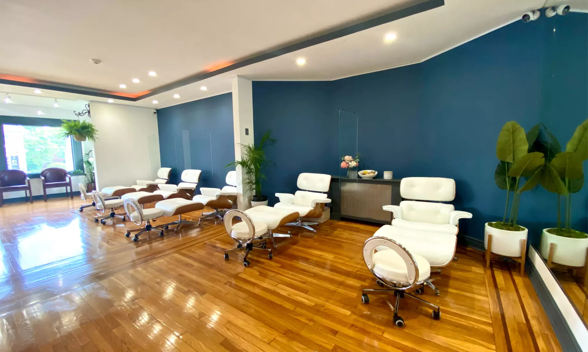 90-Min Full Body, Foot, Head & Neck Massage w/ Aroma Oil & Hot Stones