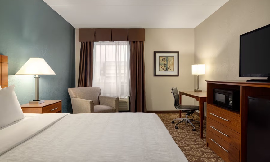 Image 6: Cozy Inn Near Grand Rapids Airport with Complimentary Breakfast