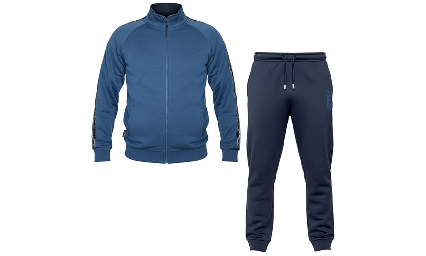 Image 8: Tuta homewear uomo di Alviero Martini