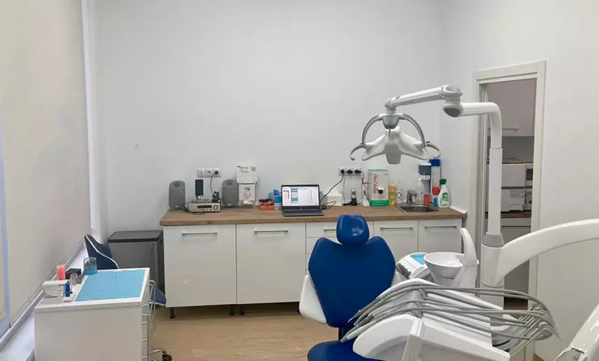 Image 2: Aplicación de 4 u 8 hilos tensores espiculados reafirmantes en rostro