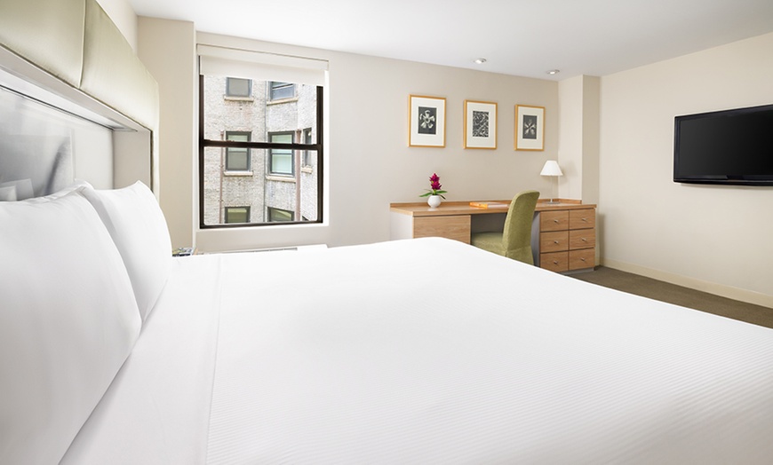 Image 9: Prime Midtown Location with Stylish Rooms and Easy City Access