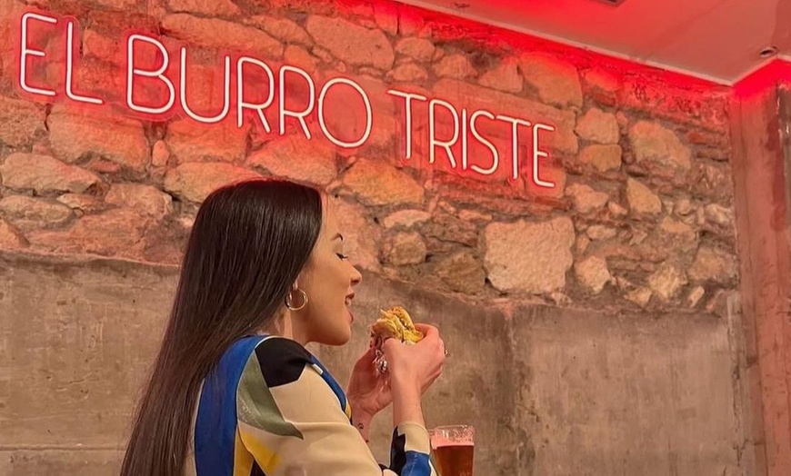 Image 6: Menú de burritos con nachos, burritos y bebidas para 2 o 4 personas 