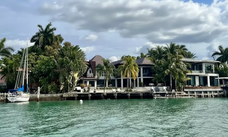 90 Minute Homes of the Rich & Famous Boat Tour @ Miami Skyline Cruises