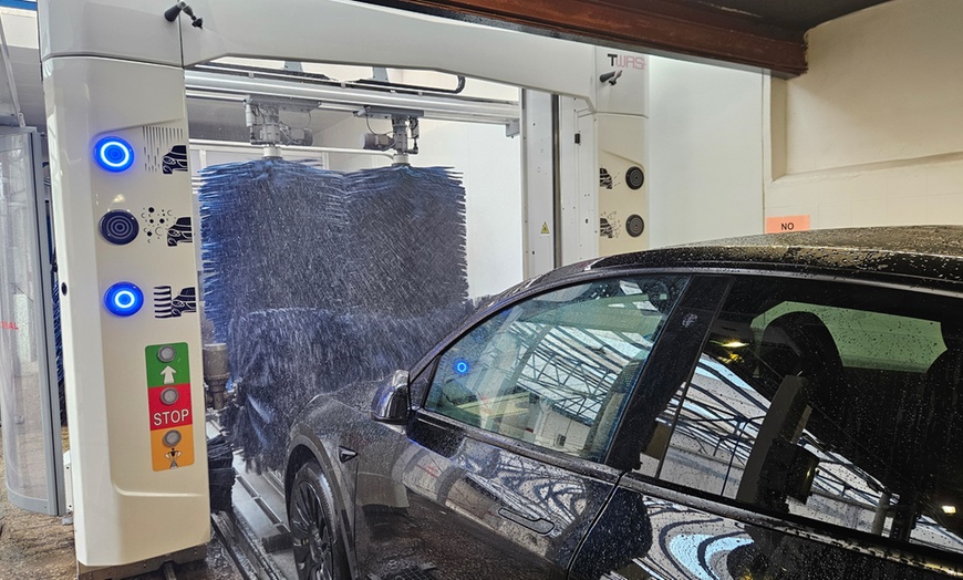 Image 5: Lavado a mano con tratamiento y limpiaparabrisas o 10 lavados en túnel