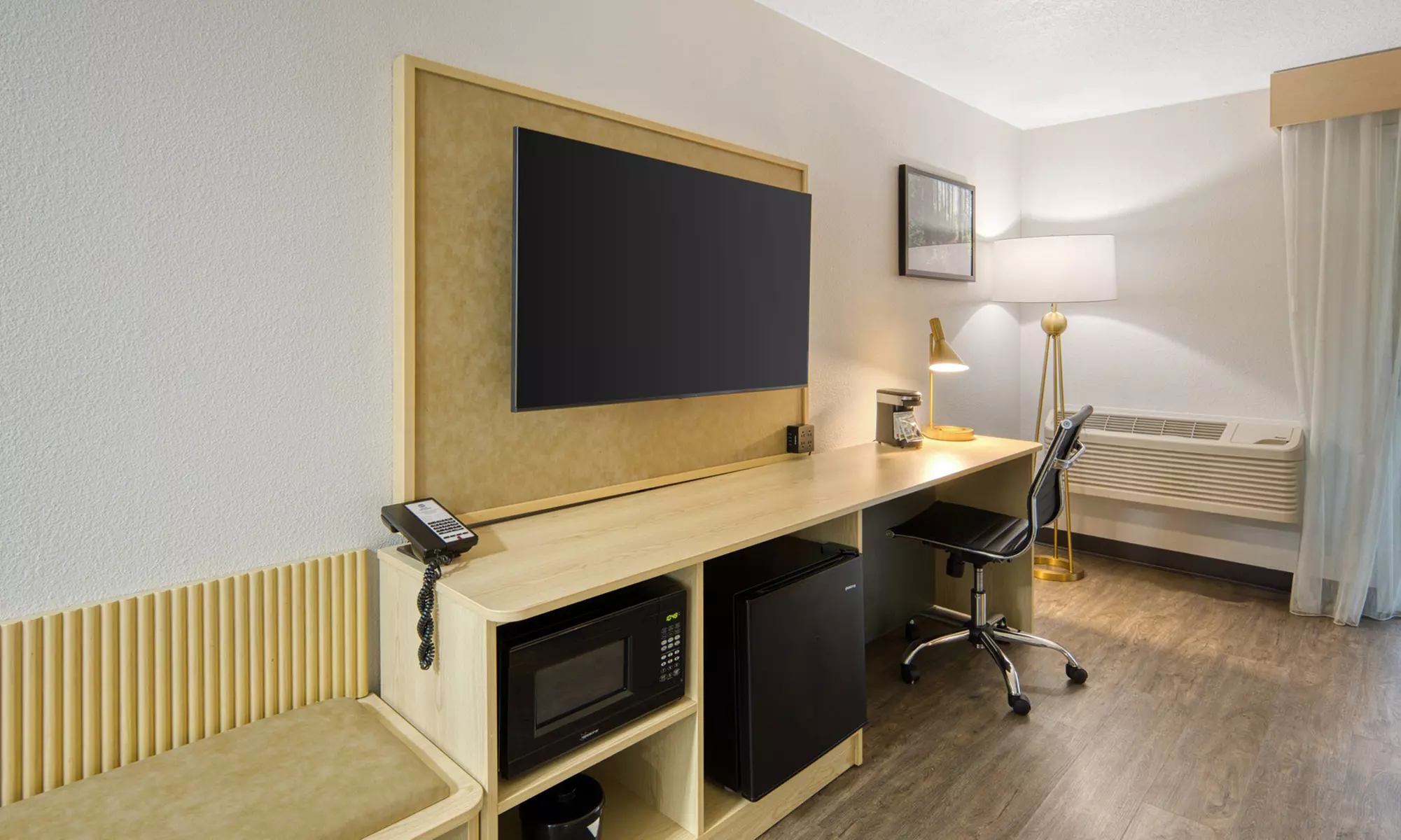 Member Pricing: Relaxing Portland-Area Stay w/ Pool & Free Breakfast