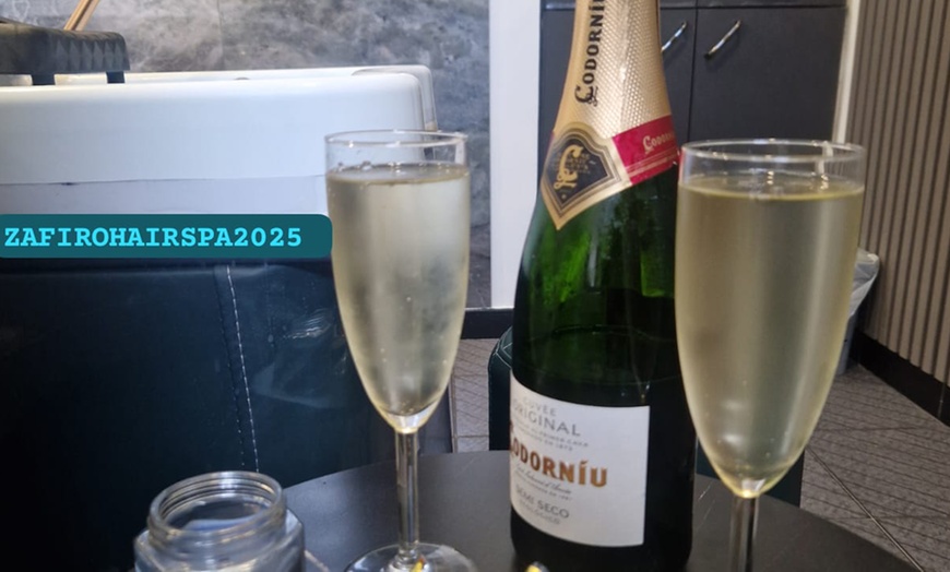 Image 7: Pack de bienestar: tratamientos capilares, faciales y masaje corporal