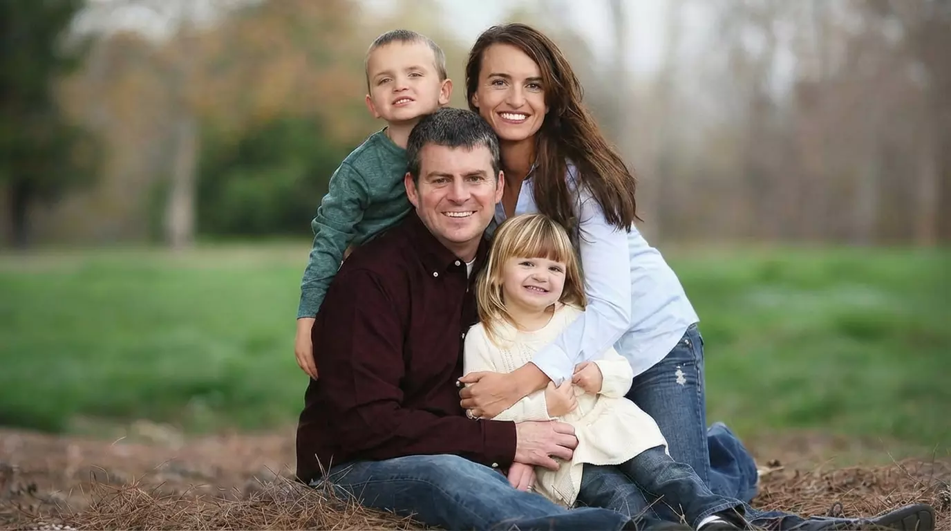 40-Minute On-Location Mini Family Portrait Session for 4-13 People