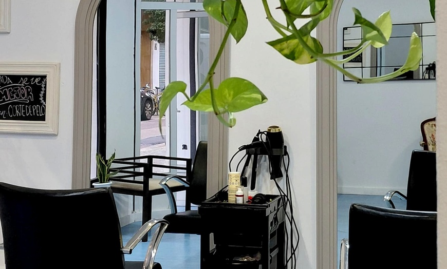 Image 2: Sesión de peluquería