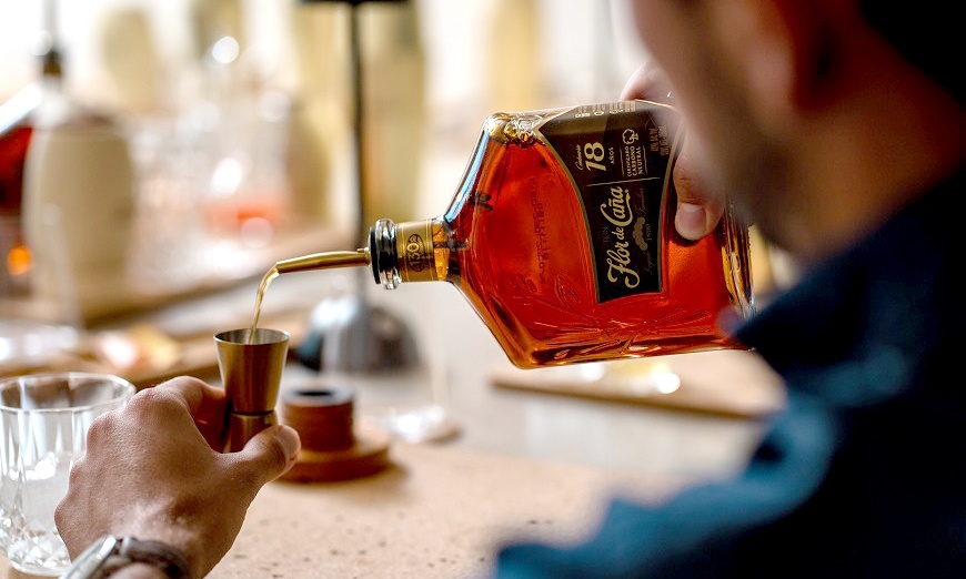 Image 8: Masterclass o tour con cata de ron y taller de elaboración de cóctel