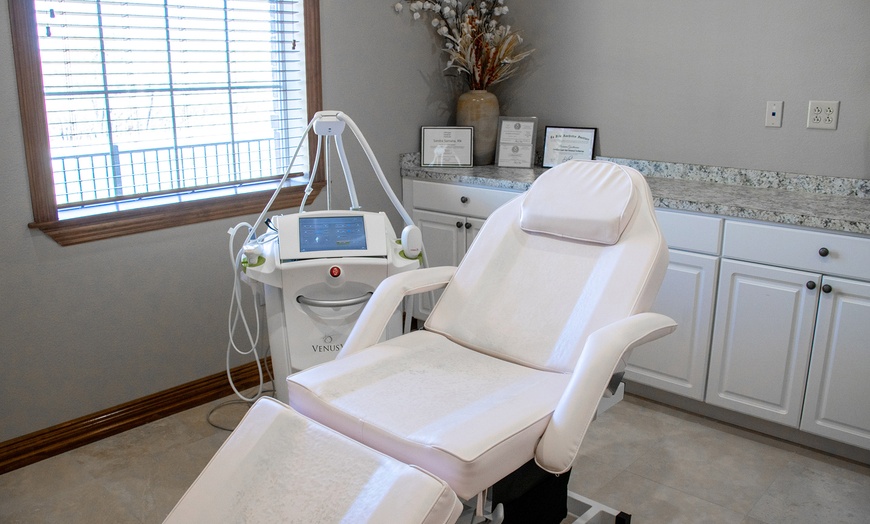 Image 2: Rejuvenate Your Look with 20 Units of Botox