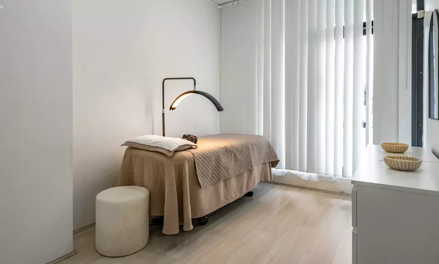 Image 2: 60, 70 or 90-Minute Ultra Lifting Tightening Treatment with LED Light 