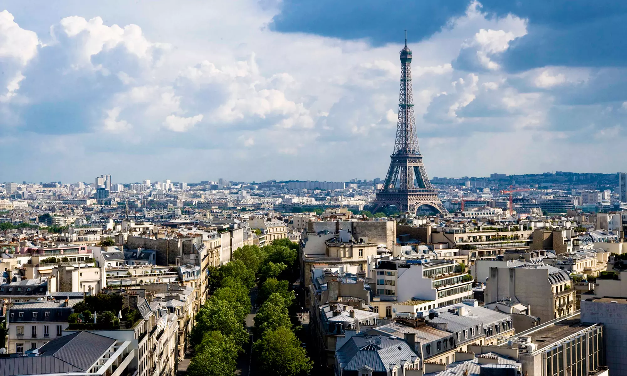 ✈ 8-Day Paris, Milan & Lake Garda Getaway with Air