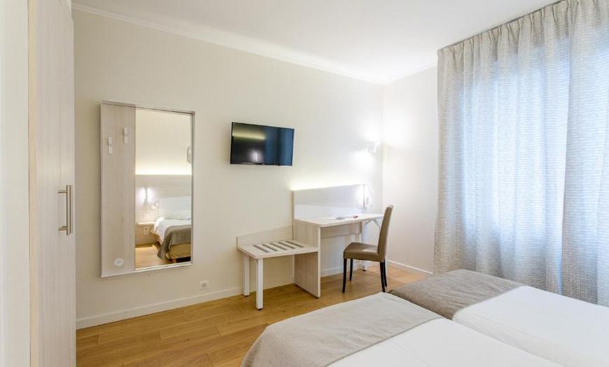 Image 8: Vittel : chambre double ou triple avec petit-déjeuner et accès spa