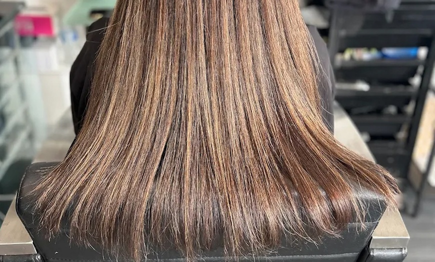 Image 4: Wash, Cut, Blowdry, Choice of Highlights and FUL moisture treatment