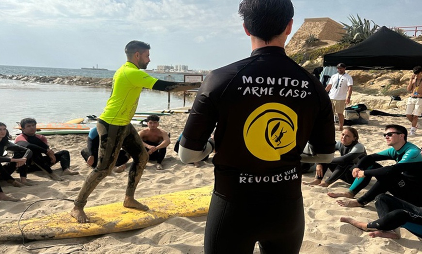 Image 6: Clases de surf de 2 horas en grupos reducidos para 1 o 2 personas
