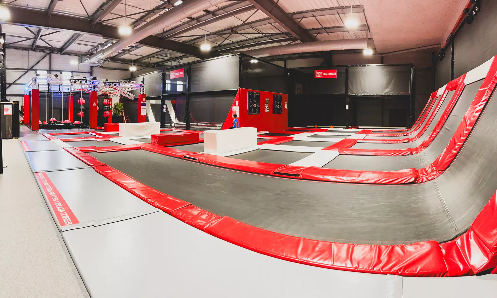 Session trampoline d'1h ou 2h de trampoline, et/ou 1 ou 2 sessions de Laser Game (20% de remise)