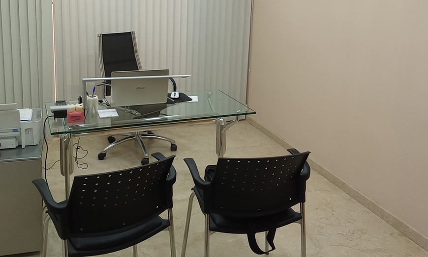 Image 3: Limpieza bucal con ultrasonidos, pulido y revisión con diagnóstico