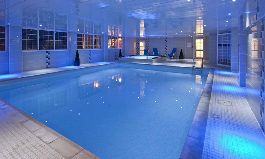 Image 5: Greater Manchester: All Inclusive Stay for 2