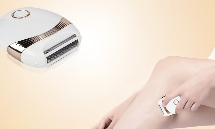 Image 8: Mini Electric Razor