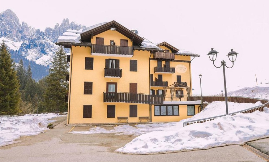 Image 1: Dolomiti: soggiorno con colazione o mezza pensione