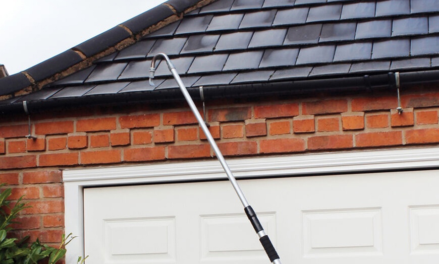 Image 1: Telescopic Gutter Cleaner