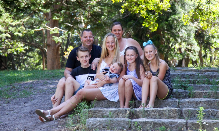 Image 3: Enjoy a $50 one-hour on-location photography session