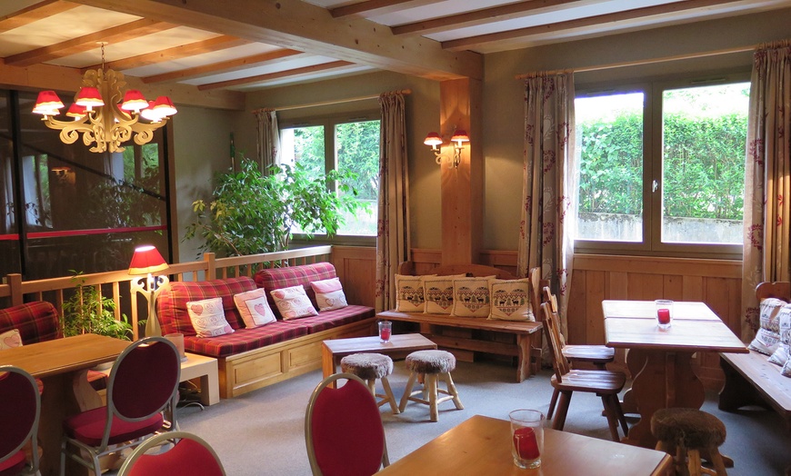 Image 4: Familles/Groupes : chambre double avec accès spa et option pdj, diner