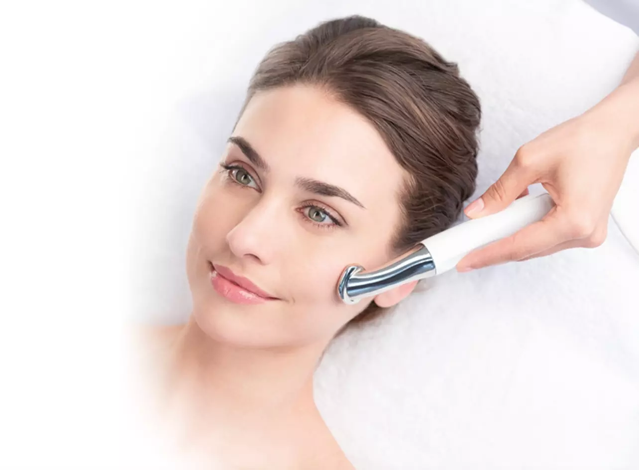 Indulge in a 60 Minute Hydrafacial at Skin Clinic with Guinot Institut Paris products, offering up to 40% off - Primary Image