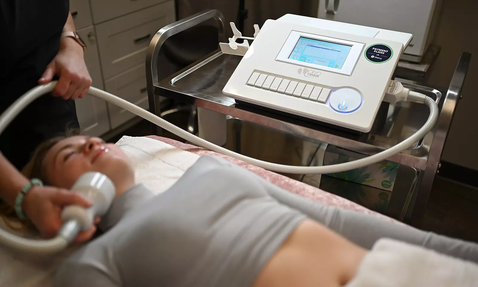 Discover Waxitude Studio Spa's Cryo Fat Freeze, Double Chin & Face Lift Sessions with up to 44% off for rejuvenation