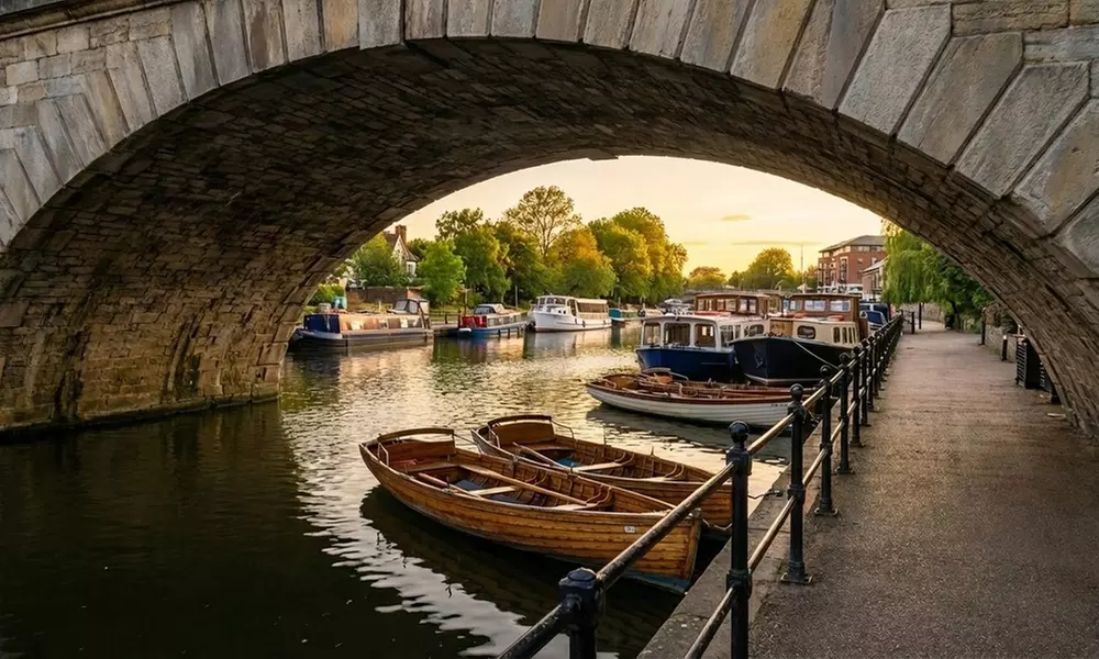 One Hour Boat Rental for Two, Four, Six or Eight