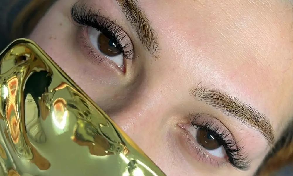 Custom Lash Extensions: Enhance Natural Beauty with a Luxury Vibe