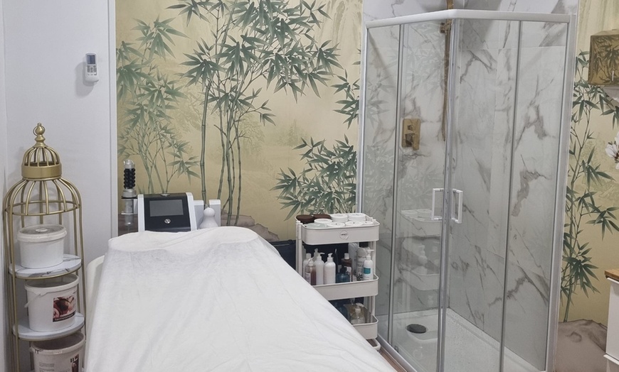 Image 2: Ritual de masaje en pareja de 1 hora con aromas o piedras calientes