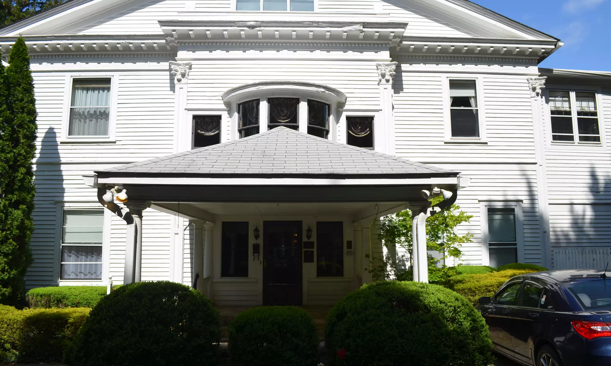 Member Pricing: Charming B&B Near Grove Park With Veranda Views