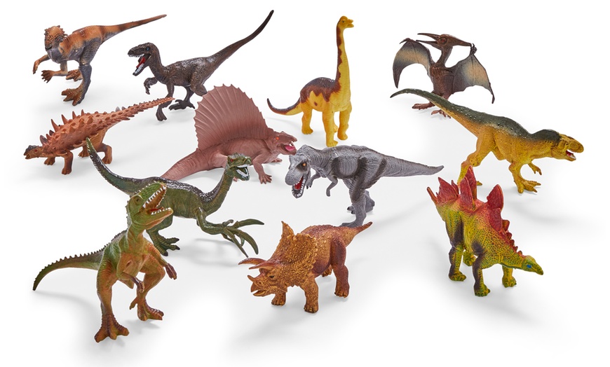 Image 14: 12 Dinosaurs Set with Storage Box and Playmat