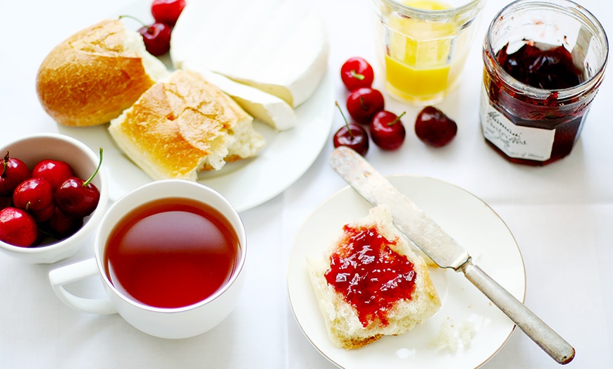 Image 1: Großes Frühstück mit Heißgetränk bei Julie La Congolaise