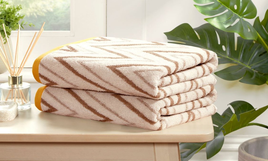 Image 4: Helix Cotton Bath Sheet - Ultra-Absorbent, Chevron Design