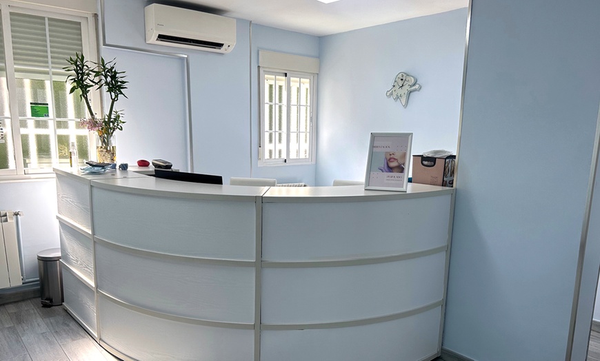 Image 3: Descuento de 2000 € en ortodoncia Invisalign para 1 persona