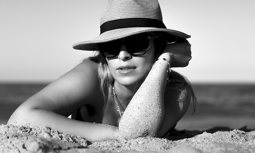 Image 8: Up to 90% Off on Glamour Photography at Pixom Studio