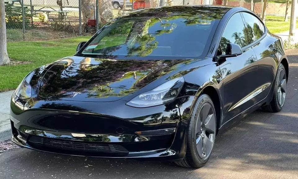 Ceramic Coating: Small - Mid-Sized or XL Vehicles (30 Hours) 