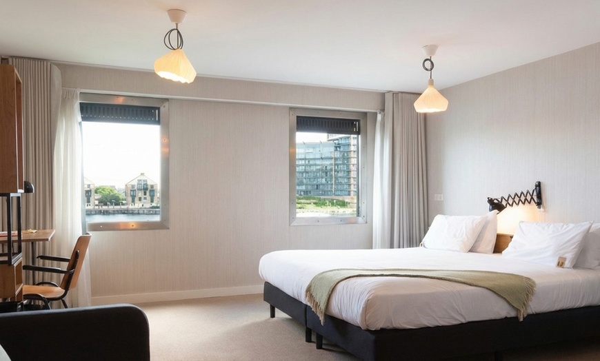 Image 17: London: Waterfront Floating Hotel Stay for 2