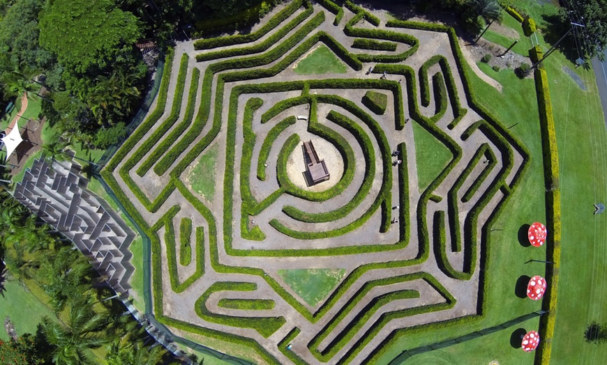 Image 2: Match Wits: Maze + Mini Golf