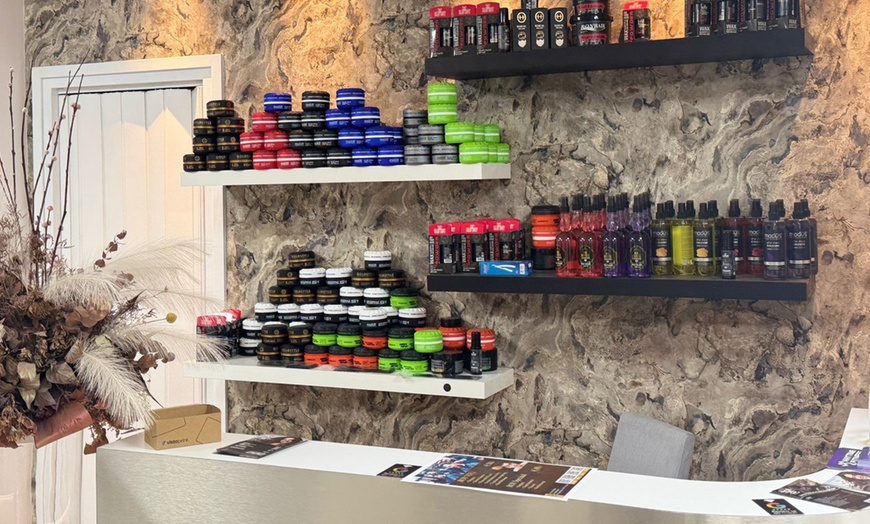 Image 4: Strakker dan je datingprofiel: behandeling naar keuze bij ROY Barber