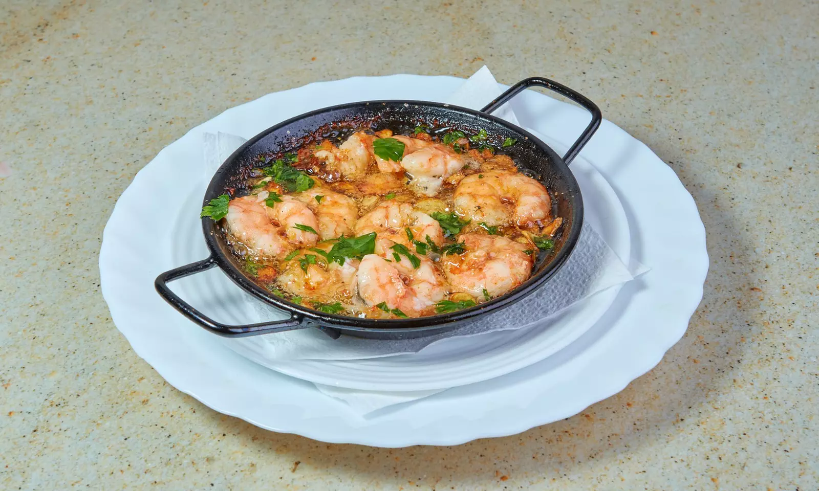 Menú para 2 o 4 personas con entrantes, principales, postres y bebida