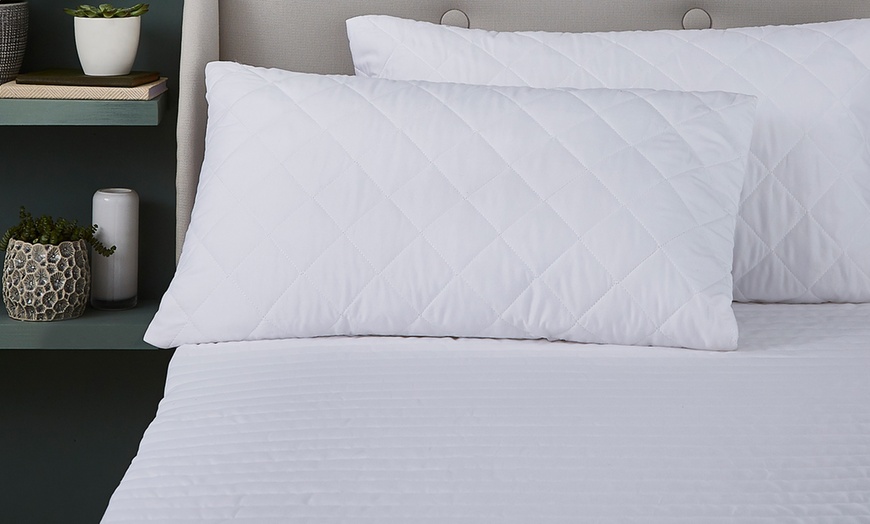 Image 3: Silentnight Anti-Allergy Mattress Protector with Two Pillow Protectors