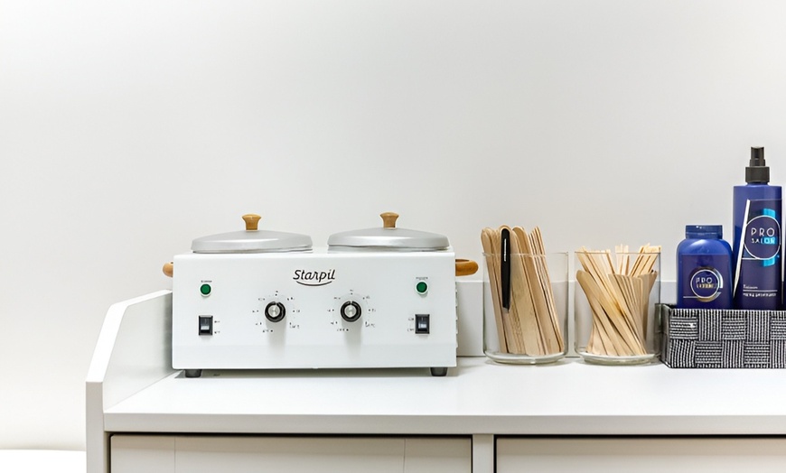 Image 11: Manicure of nagelbehandeling naar keuze