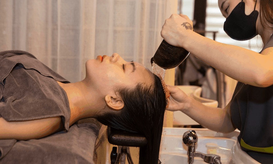 Image 2: Up to 47% Off on Pampering Head SPA Package  at Diva Nails Spa